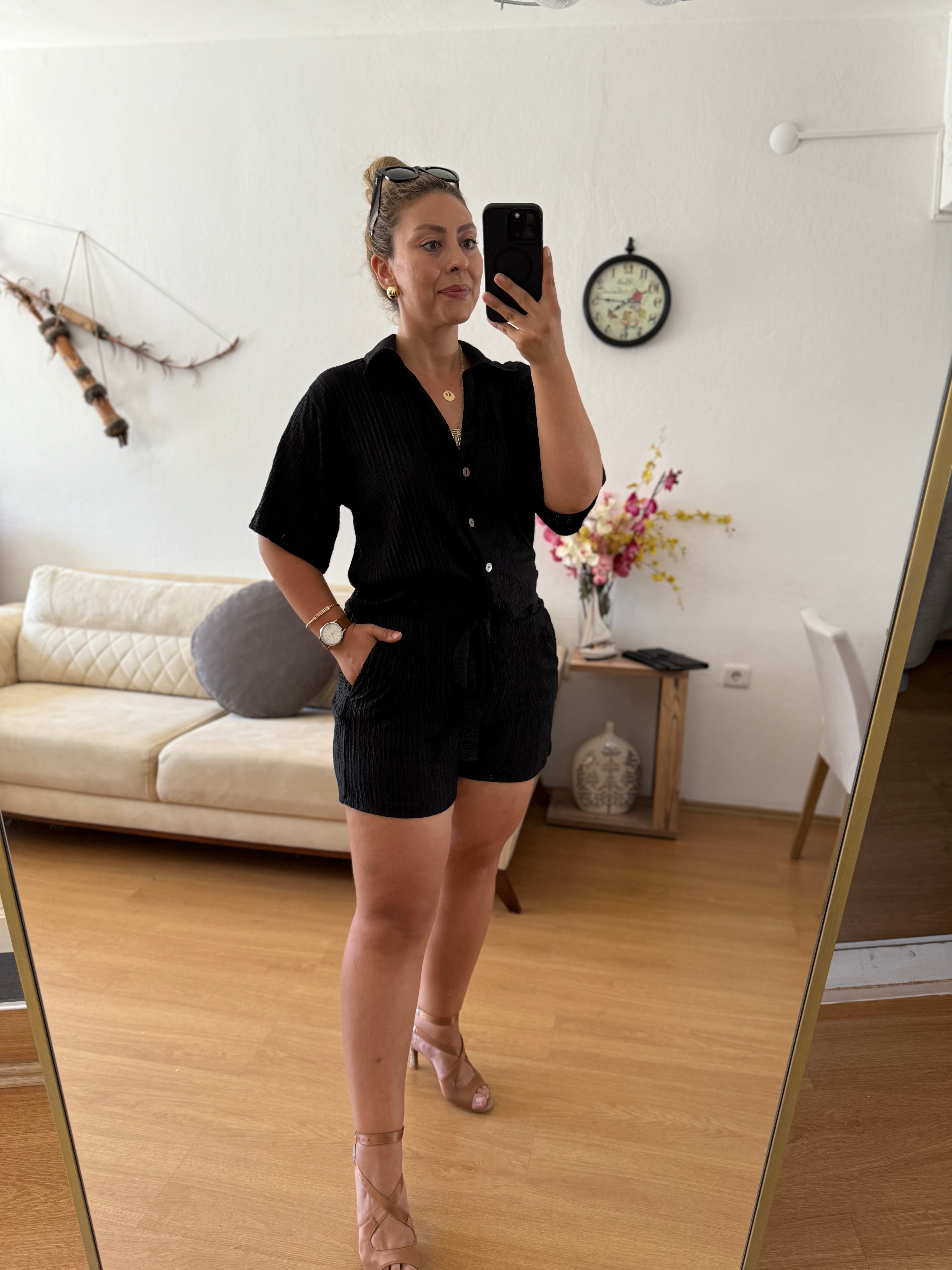Parlak Pilise Kumaş Şortlu Takım