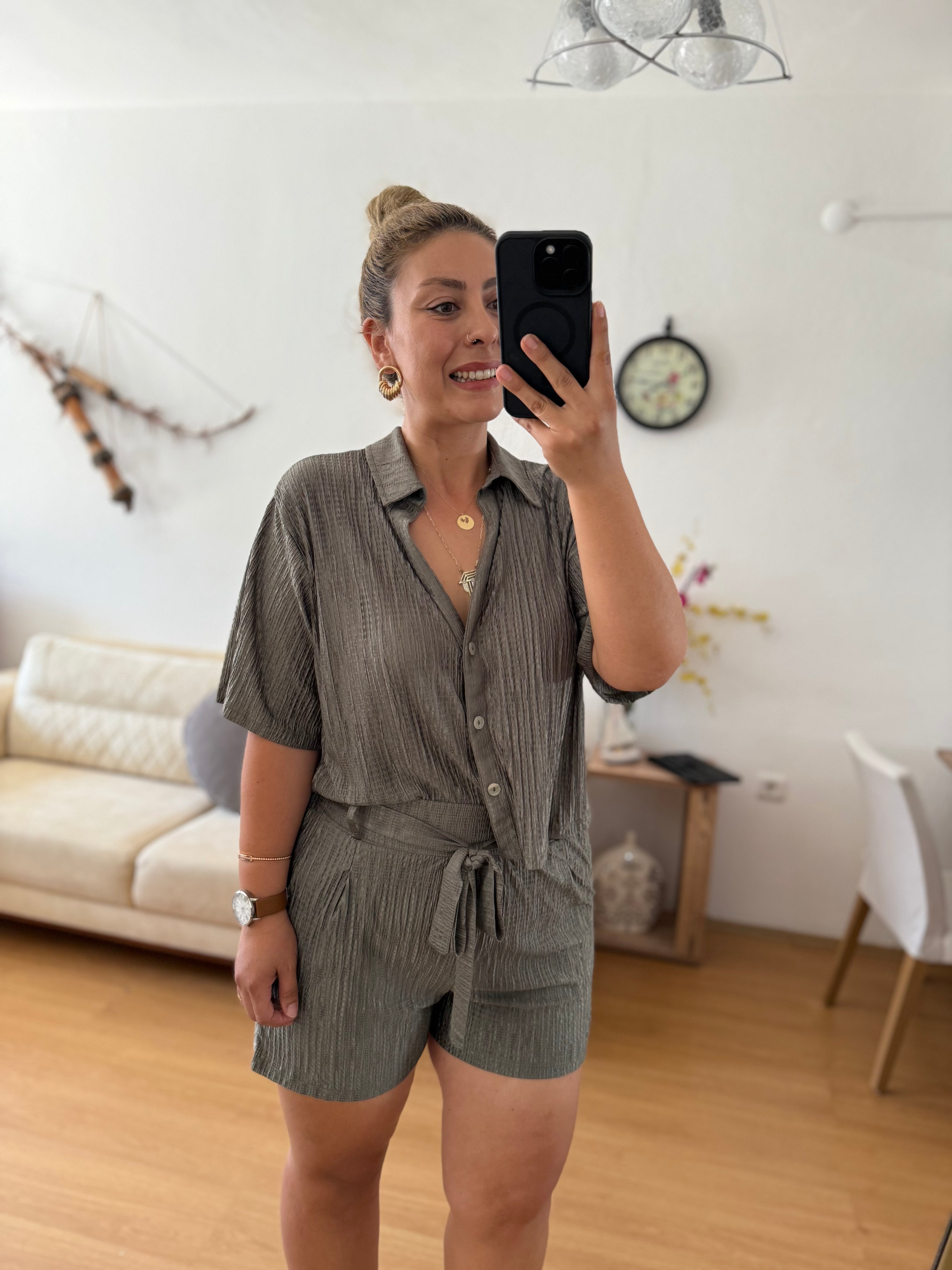 Parlak Pilise Kumaş Şortlu Takım
